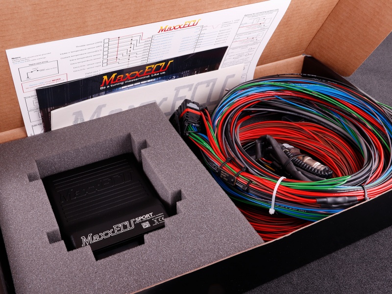 MaxxECU SPORT PREMIUM (ECU, harness, accessories, lambdasonde LSU 4.2)