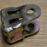 U stuk om stuurstang aan stuurhuis te bevestigen.